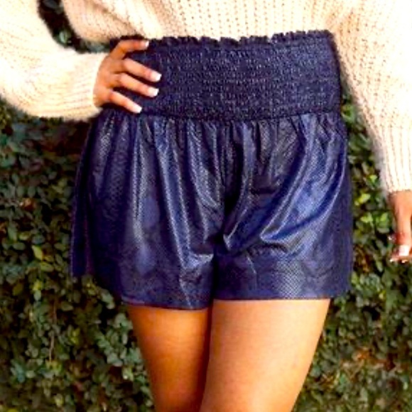 TCEC Pants - TCEC navy printed flowy shorts- Size s boutique faux leather short skort new